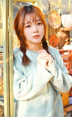 美丽的麻花辫子清纯美女